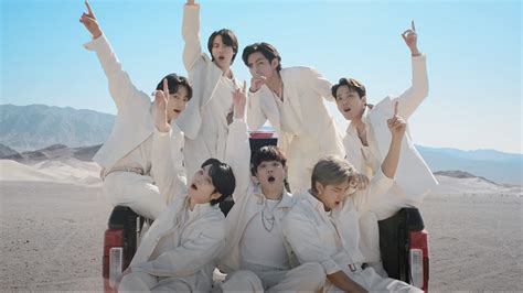 BTS (방탄소년단) 'Yet To Come (The Most Beautiful Moment)' .